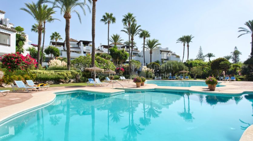 Front beach 2 bed apartment in Estepona 