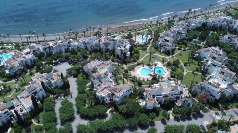 Front beach 2 bed apartment in Estepona