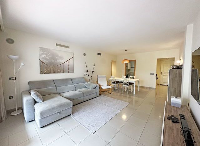 Spacious 2 bedroom apartment in excellent condition in New Golden Mile Estepona 