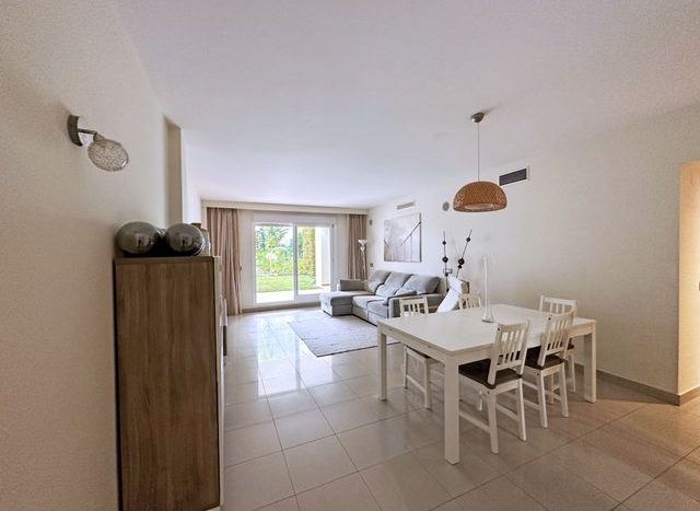 Spacious 2 bedroom apartment in excellent condition in New Golden Mile Estepona 