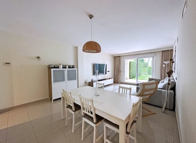 Spacious 2 bedroom apartment in excellent condition in New Golden Mile Estepona 