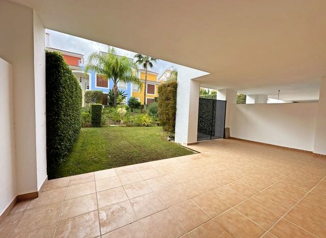 Spacious 2 bedroom apartment in excellent condition in New Golden Mile Estepona 