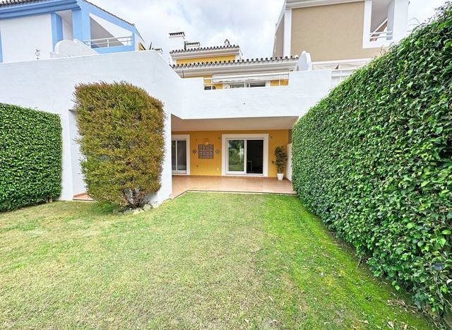 Spacious 2 bedroom apartment in excellent condition in New Golden Mile Estepona 