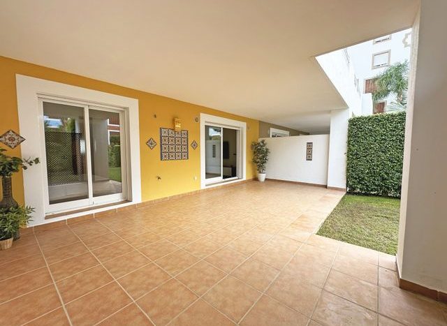 Spacious 2 bedroom apartment in excellent condition in New Golden Mile Estepona 