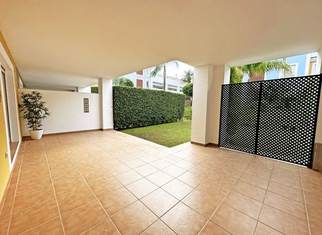 Spacious 2 bedroom apartment in excellent condition in New Golden Mile Estepona 