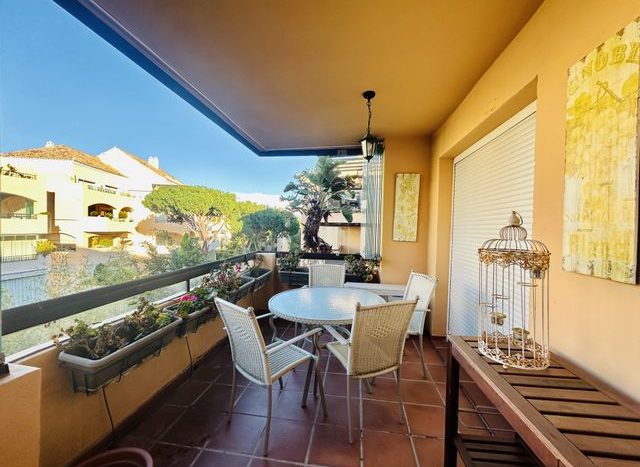 Spacious beach side apartment within short walk to the beach Elviria 