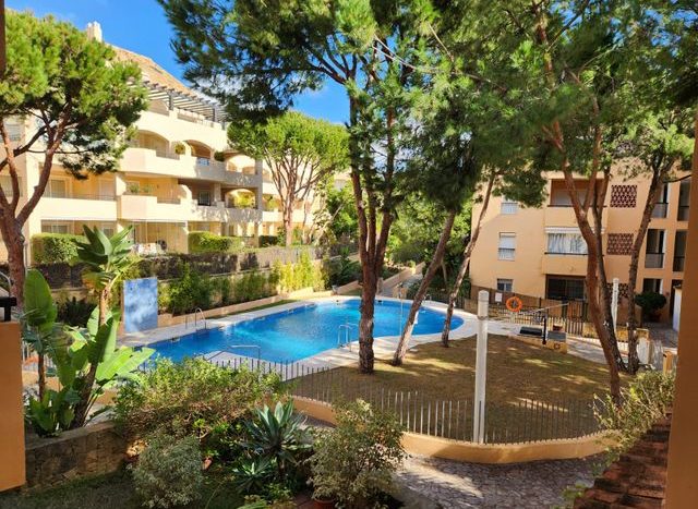 Spacious beach side apartment within short walk to the beach Elviria 