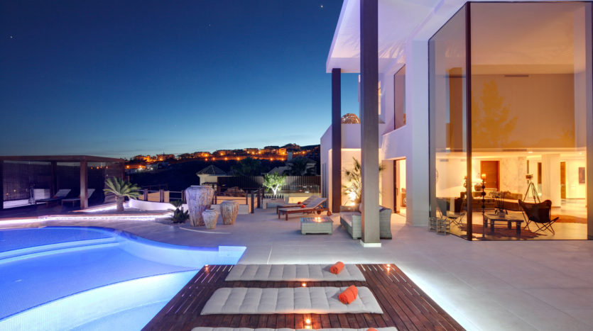 Modern villa in a frontline golf La Alqueria with fantastic 360 degree sea views 